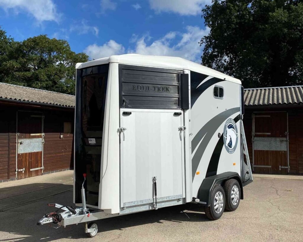 Equi-Trek Apollo Horsebox